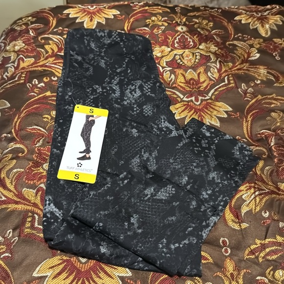 Tuff Athletics Black Rocky Print High Rise UPF 40+ Active Leggings Small New - Picture 9 of 9